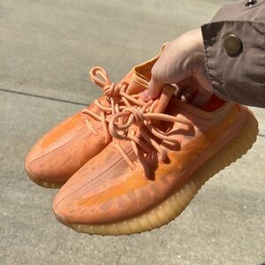 LIKE NEW Yeezy Boost 350 v2 Mx Clay
